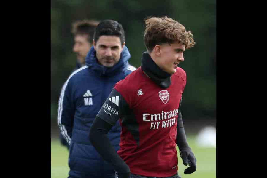 Arsenal manager Mikel Arteta keeps an eye on Max Dowman as the 16-year-old trains at the club's training centre in London Colney on Monday. (Reuters)