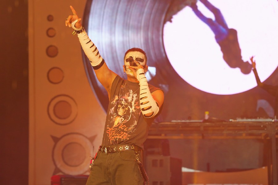 Talwiinder performing on Day 1 of ICONiQ White NH7 Weekender 2026 in Pune