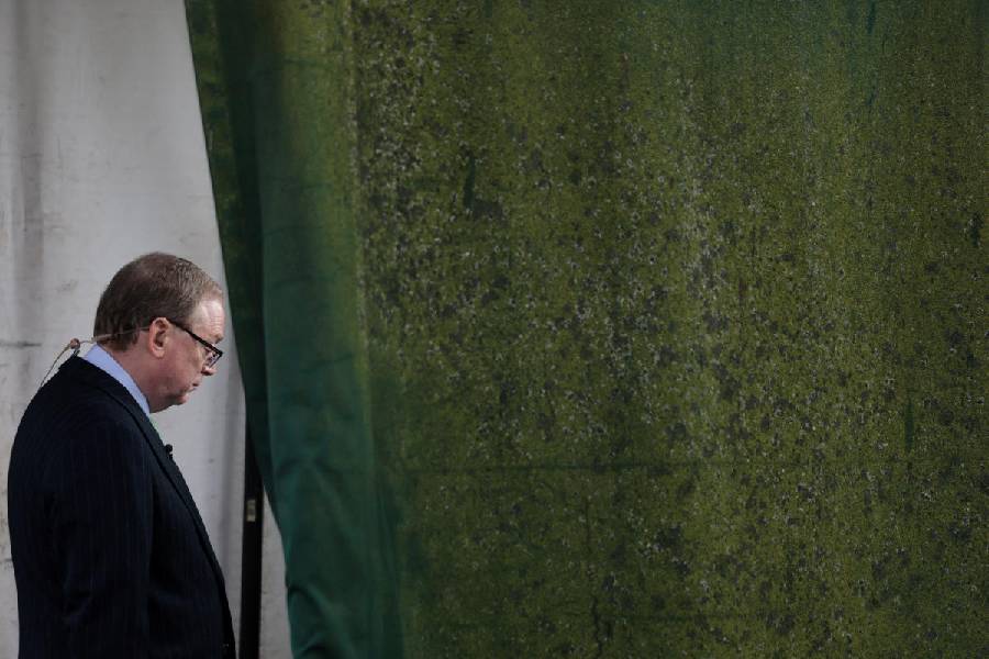 White House National Economic Council (NEC) Director Kevin Hassett stands on the West Wing driveway on March 6, 2026, preparing for a television interview.