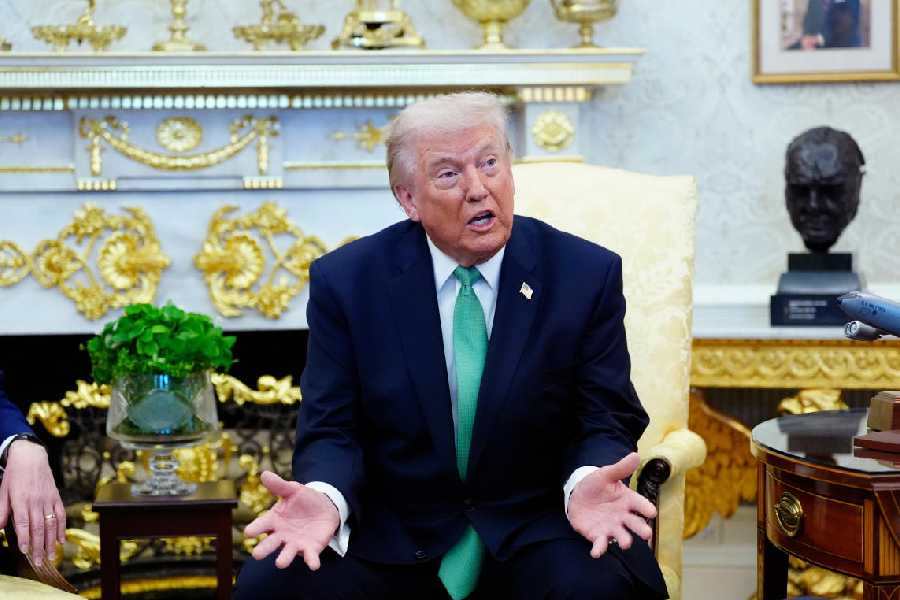 Donald Trump speaks with Irish Prime Minister MicheÃ¡l Martin in Oval Office amid Iran war