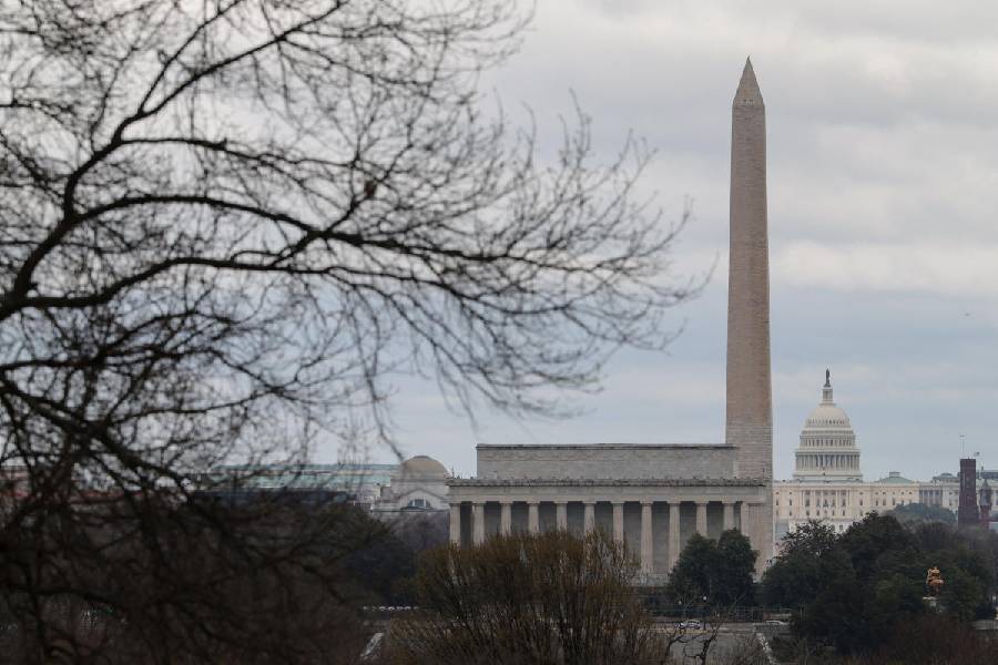 Lincoln Memorial, Washington Monument and Capitol seen under storm threat in DC