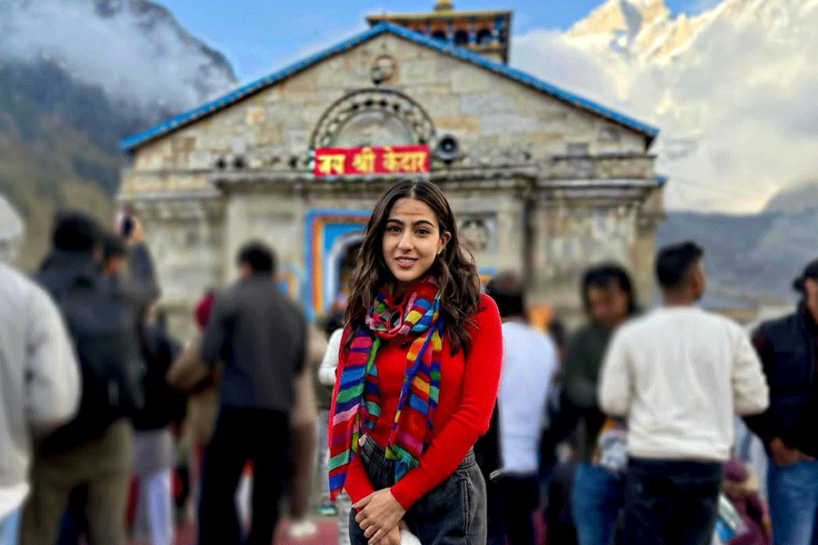 Sara Ali Khan in Kedarnath temple.