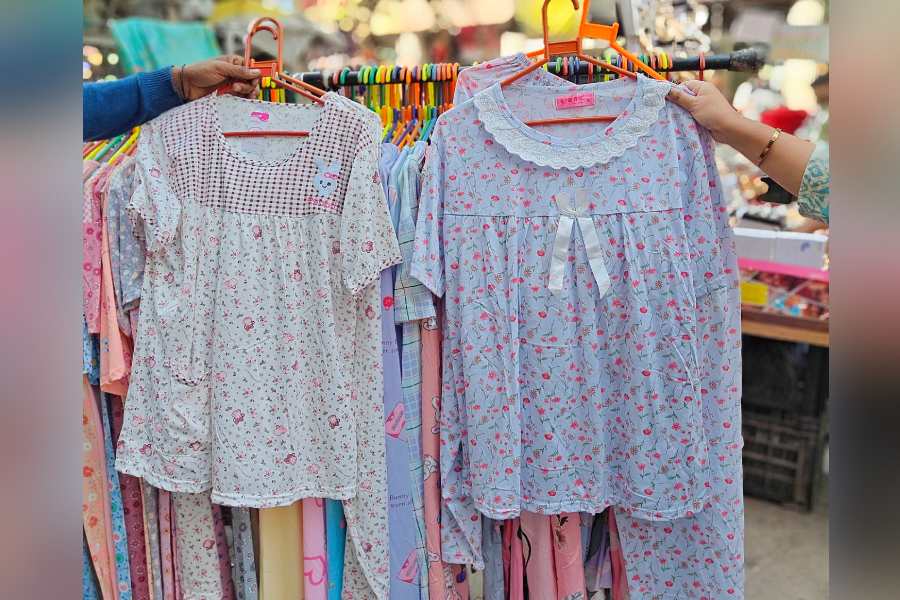 Summer street fashion in Kolkata