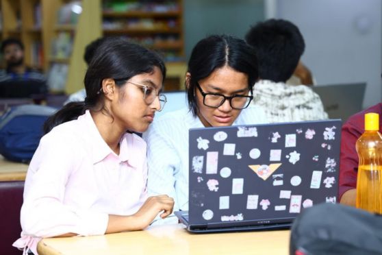 In the lead-up to the festival, a knowledge-driven seminar on Artificial Intelligence and Ethical Hacking set the intellectual tone. Experts from various organisations shared insights into emerging technologies, cybersecurity challenges and ethical responsibilities, encouraging students to approach innovation with responsibility and awareness.