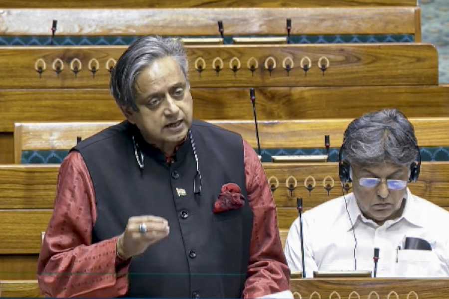 Shashi Tharoor speaks on Indians in Iran, Gulf exam disruption