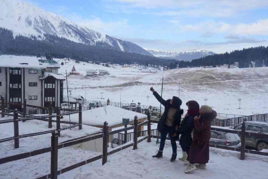 Gulmarg hotels row