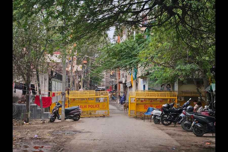 Heavy barricading at the entrance of JJ colony.