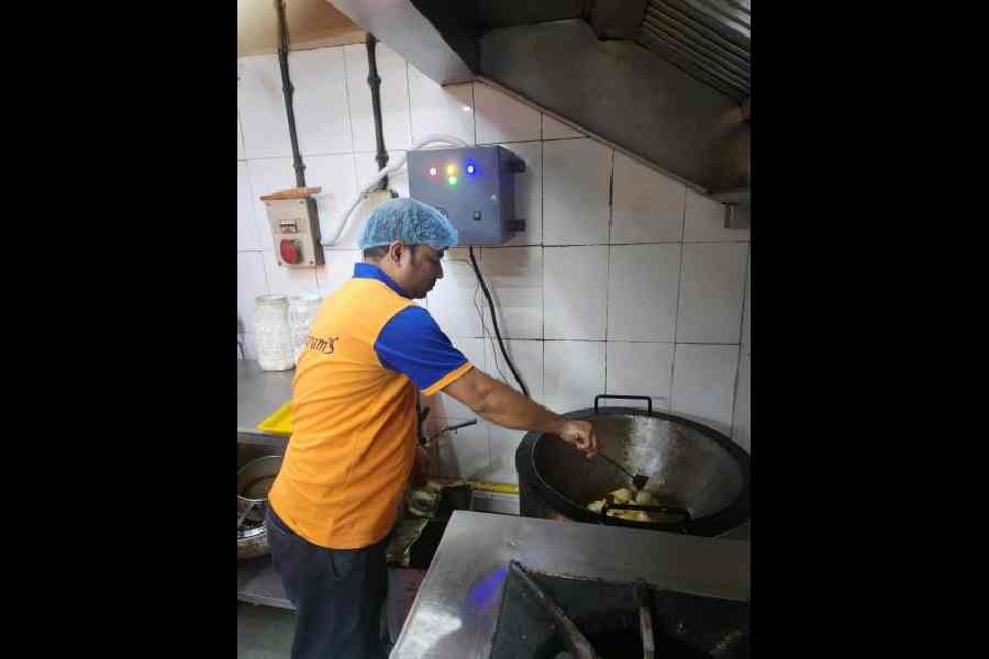 A chef at Banchharam’s in FC Block fries singara on an electric hot plate.