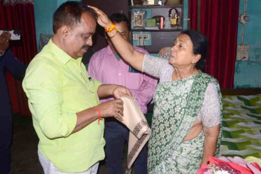 Ranjan Shil Sharma TMC seeks Sikha Chatterjee BJP blessings