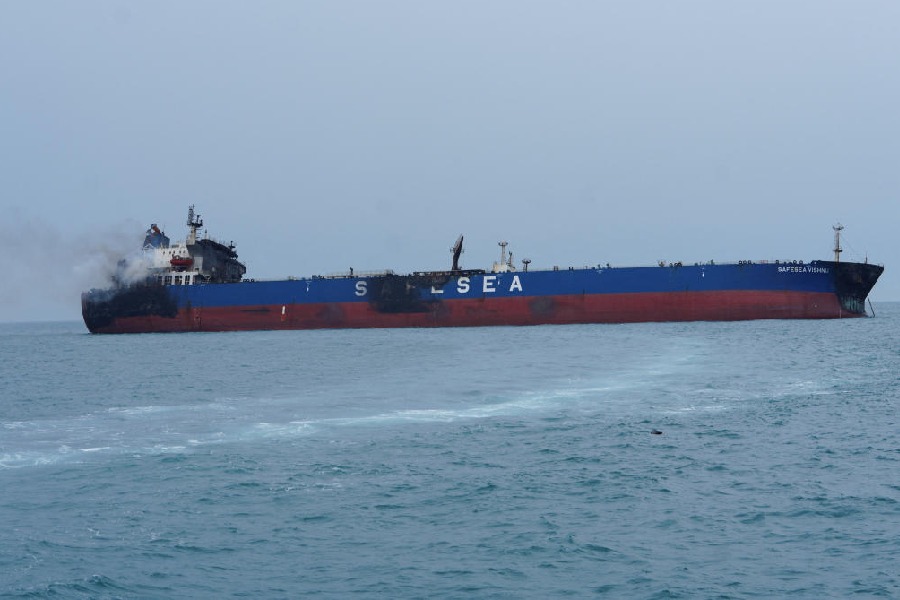 A foreign tanker carrying Iraqi fuel oil damaged after catching fire in Iraq\\\\\\\'s territorial waters