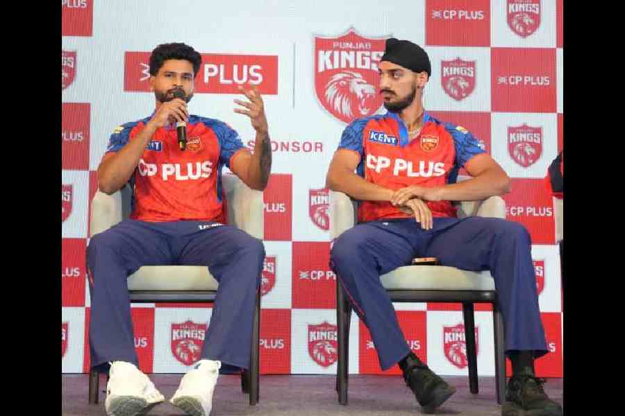 Punjab Kings skipper Shreyas Iyer with pacer Arshdeep Singh at the team’s jersey-launch event. (X) 