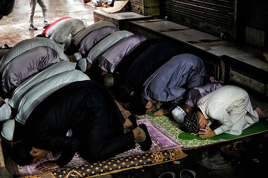 It was a morning of faith, community, and resilience, where the city paused to come together under the grey skies