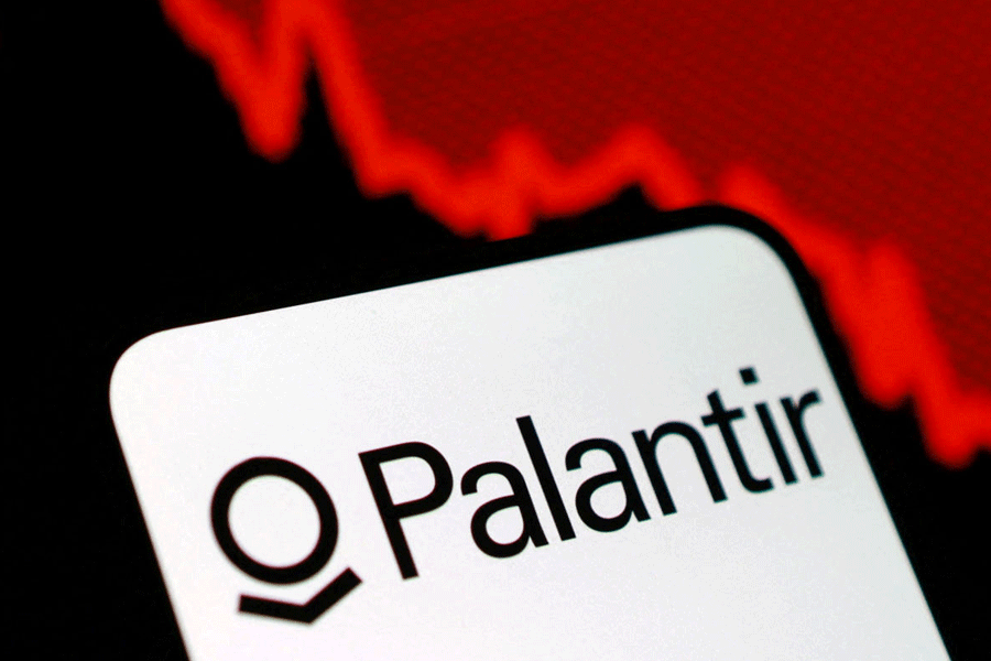Illustration shows Palantir logo and decreasing stock graph