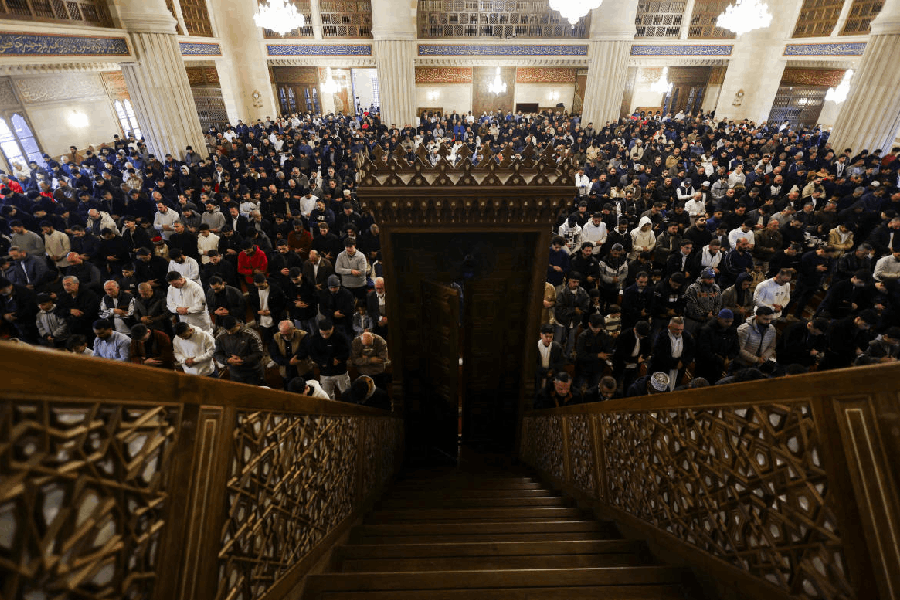 Muslim worshippers attend Eid al-Fitr prayers at Hajj Bahaa El-Din al-Hariri Mosque Complex to mark the end of the holy fasting month of Ramadan, following an escalation between Hezbollah and Israel amid the U.S.-Israeli conflict with Iran, in Sidon, Lebanon, March 20, 2026. 