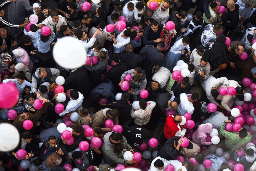 People enjoy balloons released after Eid al-Fitr prayers, marking the end of the Muslim holy fasting month of Ramadan, at a public park outside El-Seddik Mosque in Cairo, Egypt, March 20, 2026. 