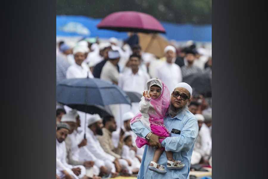 People arrive to offer prayers on the occasion of Eid al-Fitr, at Red Road in Kolkata, West Bengal, Saturday, March 21, 2026. 