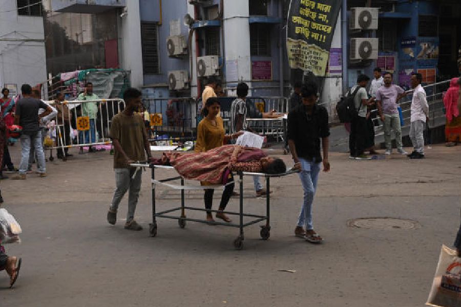 A patient’s family pulls a stretcher at RG Kar Medical College and Hospital on Sunday.