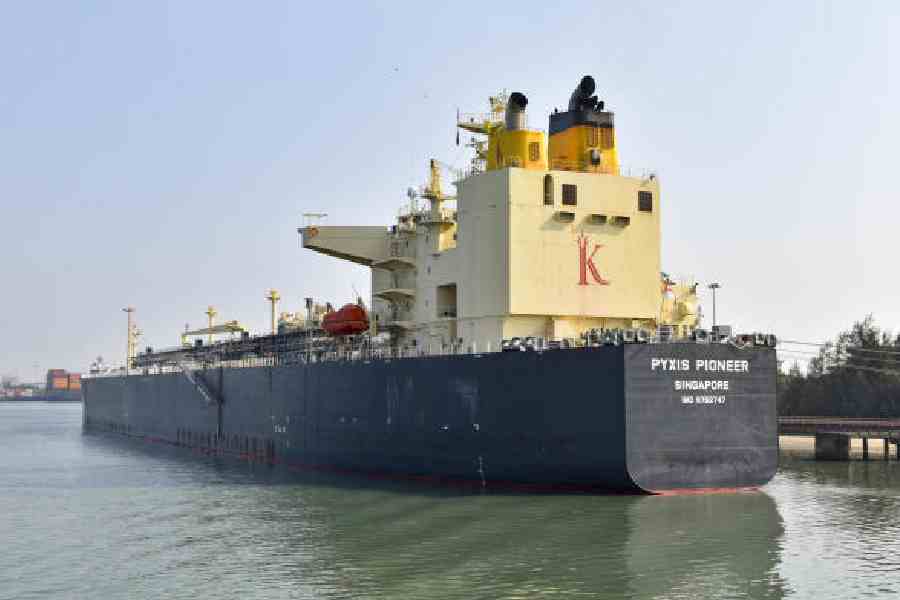 India economy slowdown surpassing China