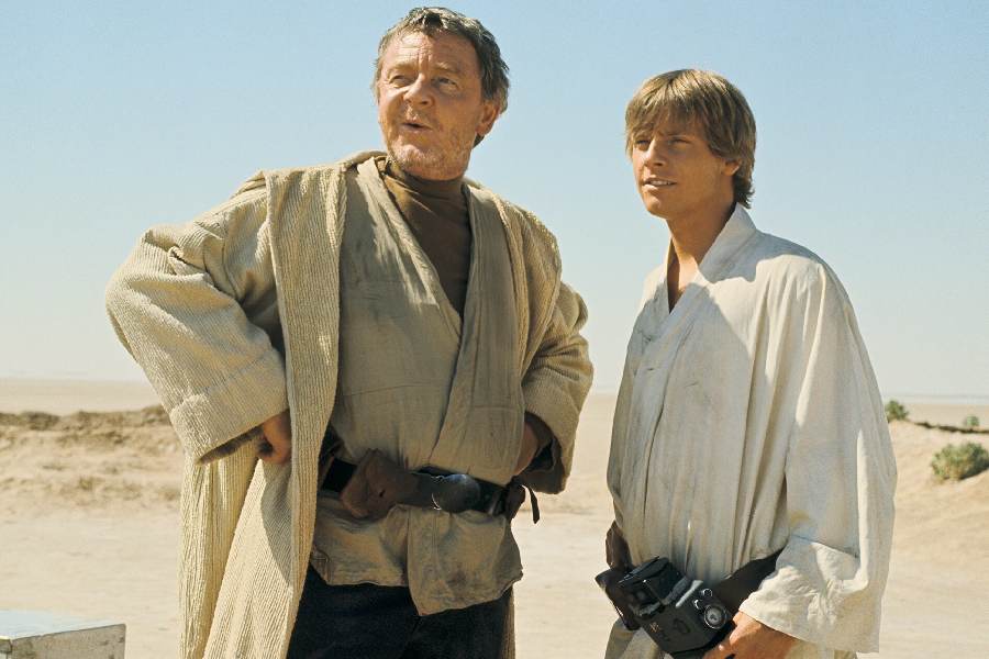 Phil Brown (left) and Mark Hamill (right) on ‘Star Wars’ set