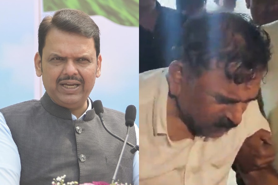 Devendra Fadnavis (left), Ashok Kharat