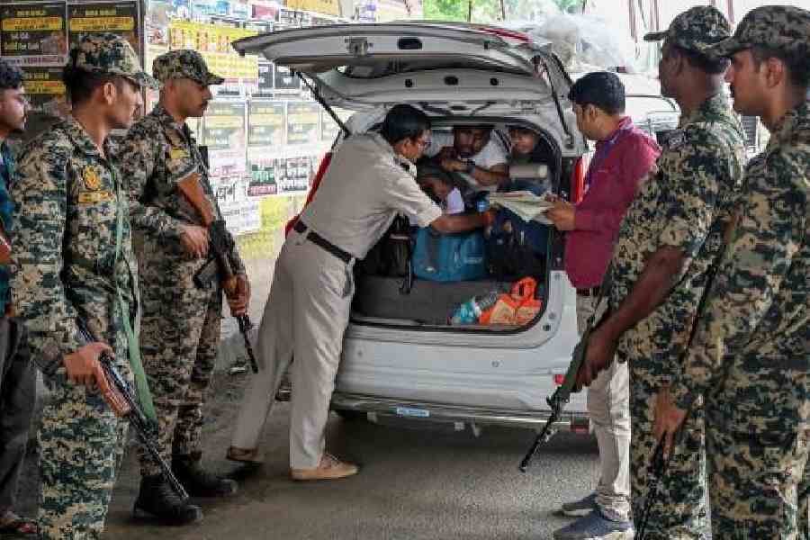 West Bengal election seizures ?181 crore cash liquor narcotics six days