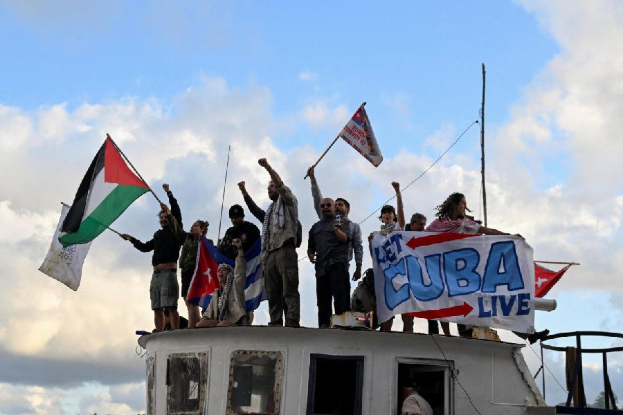 Activists waving the Cuban flag as they arrive with humanitarian aid in Havana's bay amid the US oil blockade, March 24, 2026. 