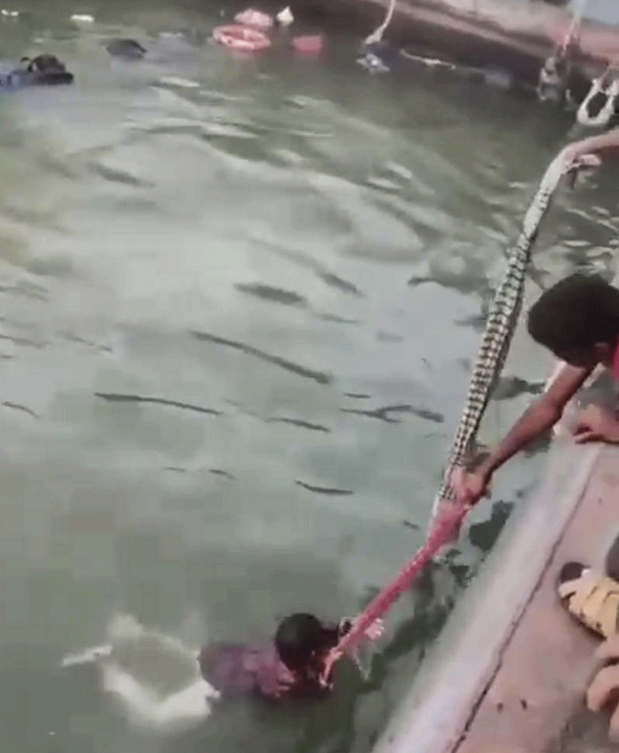 Bus falls into river with 40 passengers onboard in Bangladesh