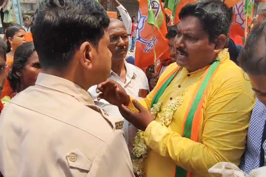 Violence erupts in Basanti as BJP campaign clashes with TMC