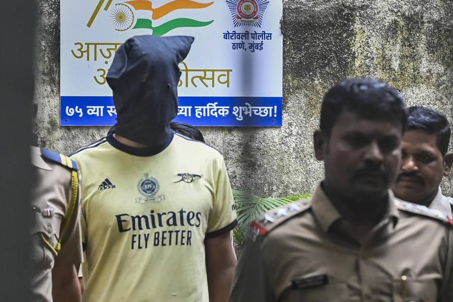 Railway Protection Force (RPF) Constable Chetan Kumar Choudhary who shot dead four passengers of the Jaipur-Mumbai Central Express recently being taken to be produced before Magistrate court at Borivali, in Mumbai, Monday, Aug. 7, 2023.