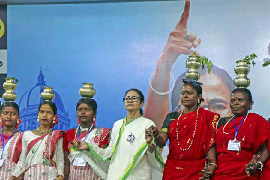 Mamata Banerjee predicts Modi government collapse