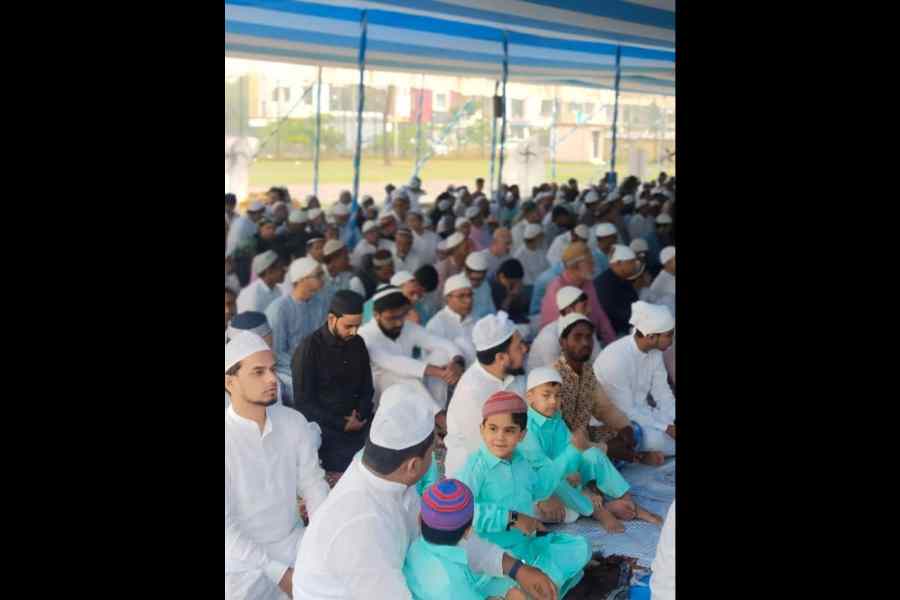 Children at the namaz meet at New Town
