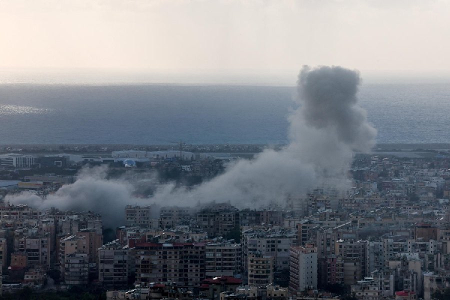 Smoke rises from Beirut’s southern suburbs following an Israeli strike, amid escalating hostilities between Israel and Hezbollah, as the U.S.-Israel conflict with Iran continues, Lebanon, March 27, 2026.