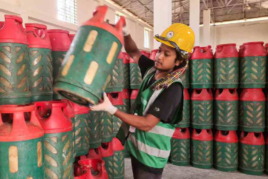 Bangladesh under Tarique Rahman holds fuel prices despite global energy shock