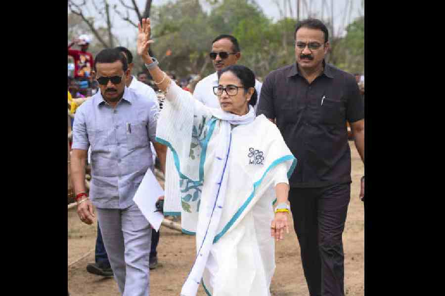Mamata Banerjee two flats ?10 lakh subsidence Raniganj coal belt relocation