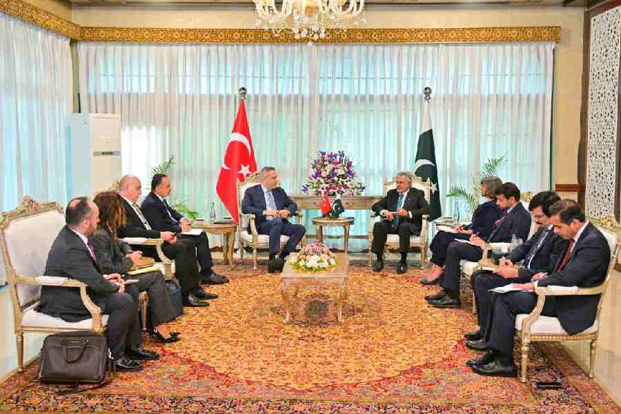 Turkey's Foreign Minister Hakan Fidan and Pakistan's Deputy Prime Minister and Minister for Foreign Affairs Mohammad Ishaq Dar hold discussion on Pakistan-Turkey bilateral relations, on the day Pakistan hosts talks with the foreign ministers of Saudi Arabia, Egypt and Turkey to discuss regional de-escalation, amid the U.S.-Israel conflict with Iran, in Islamabad, Pakistan, March 29, 2026.