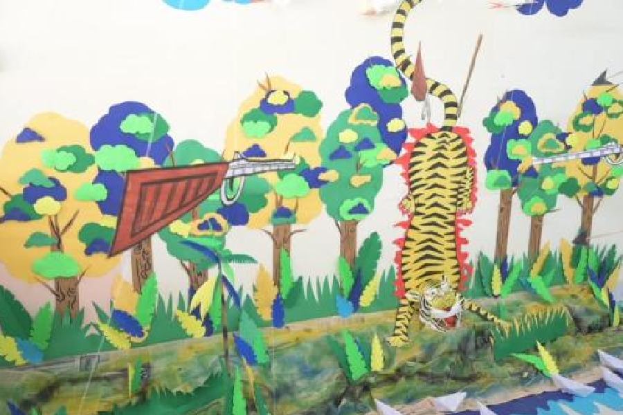 The art piece, showcasing a tiger that was shot in the wilderness, created by students of Manovikas Kendra
