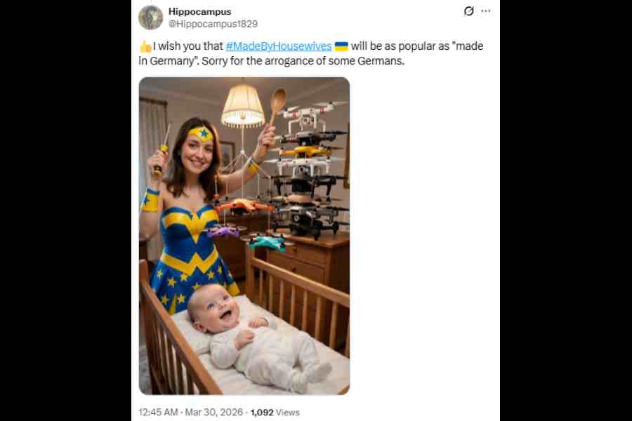A screenshot of tweet showing a picture of Wonder Woman in Ukraine national colours