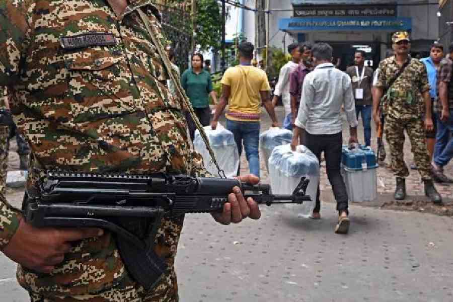 A central force jawan guards a strongroom in south Calcutta on Thursday. Picture Sanat Kr Sinha