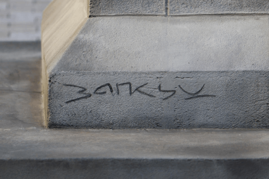 banksy statue