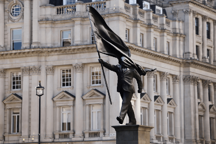 banksy statue