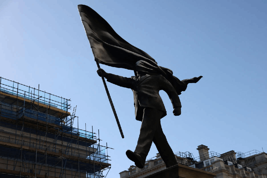 banksy statue