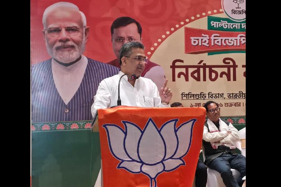 BJP’s Bengal minder, Sunil Bansal, at a meeting with party leaders in Siliguri on Friday 