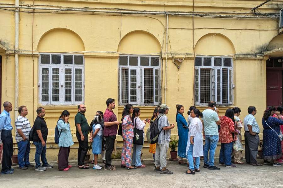 A winding queue of fans stretched outside Ray’s Bishop Lefroy Road residence, patiently waiting their turn to step inside