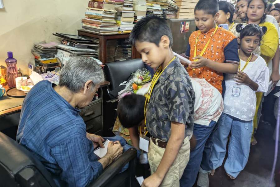 He also signed autographs for a queue of young fans 