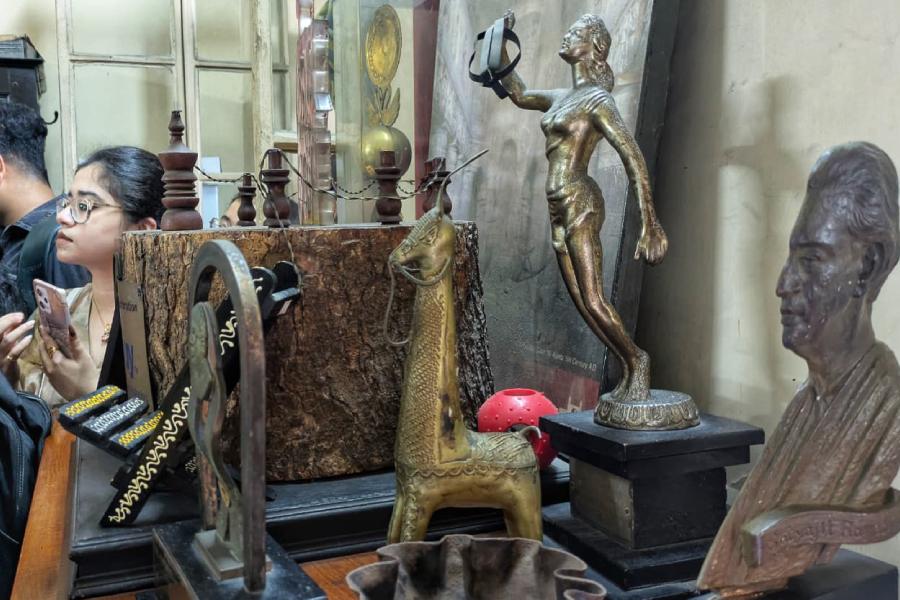 Visitors also had the opportunity to admire the unique antique collections of Satyajit Ray, displayed on a table