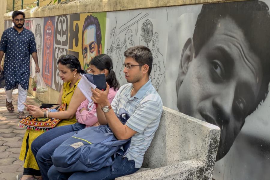 Many fans were seen waiting outside the residence of Satyajit Ray, leaning against a graffiti-covered wall adorned with portraits and glimpses from his creative journey