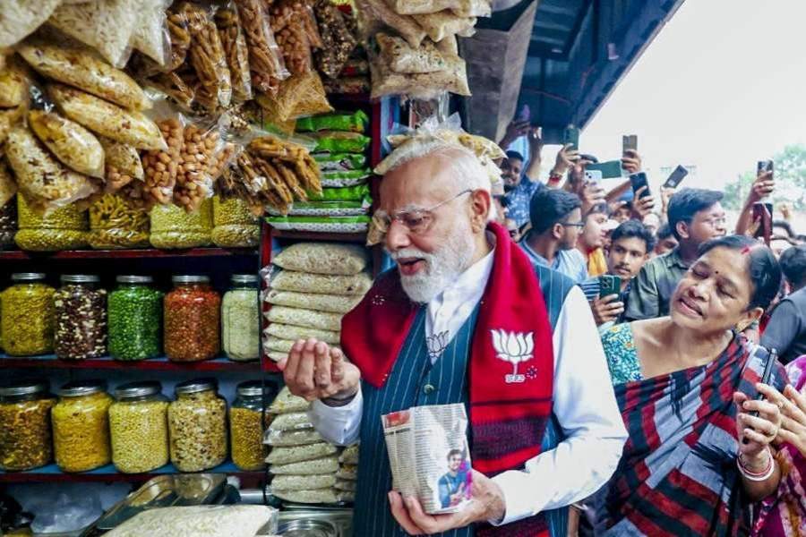 Jhalmuri gained fresh political visibility after Narendra Modi was seen eating it during his election campaign in Jhargram