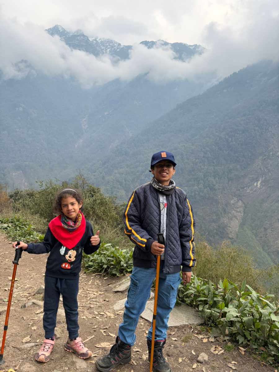 The siblings on the trail to Tadapani-Ghorepani