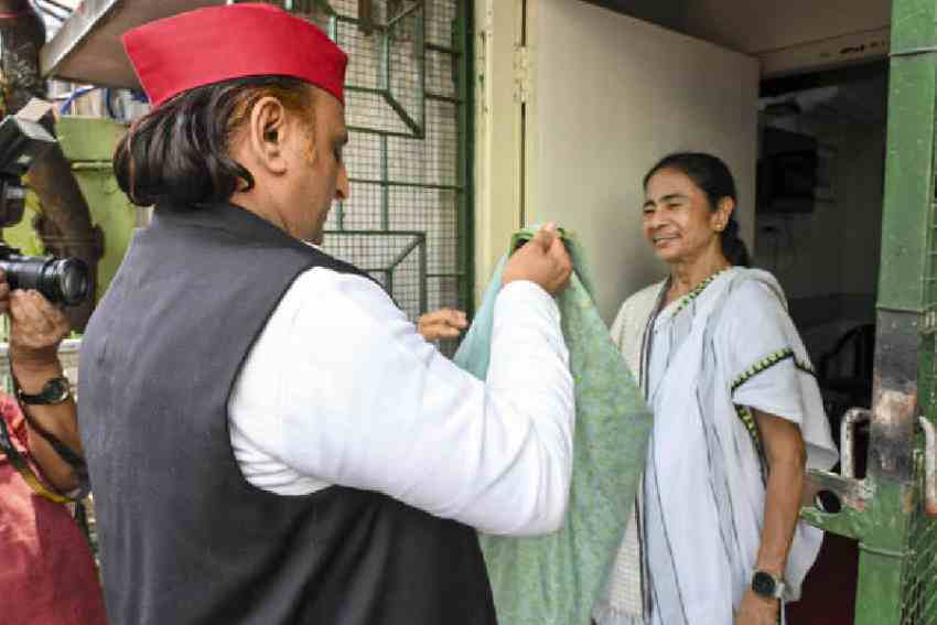 Akhilesh Yadav meets Mamata Banerjee at her residence in Calcutta on Thursday. (@AITCofficial/X via PTI)