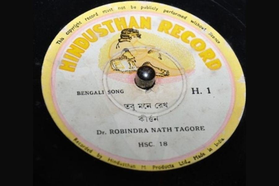 The first song recorded by Tagore at Hindusthan Record was ‘Tobu Mone Rekho’